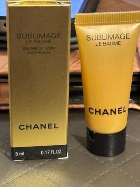 Rare!CHANEL SUBLIMAGE LE BAUME
Ultimate Balm: Rejuvenates and Comforts5ml(535$fs